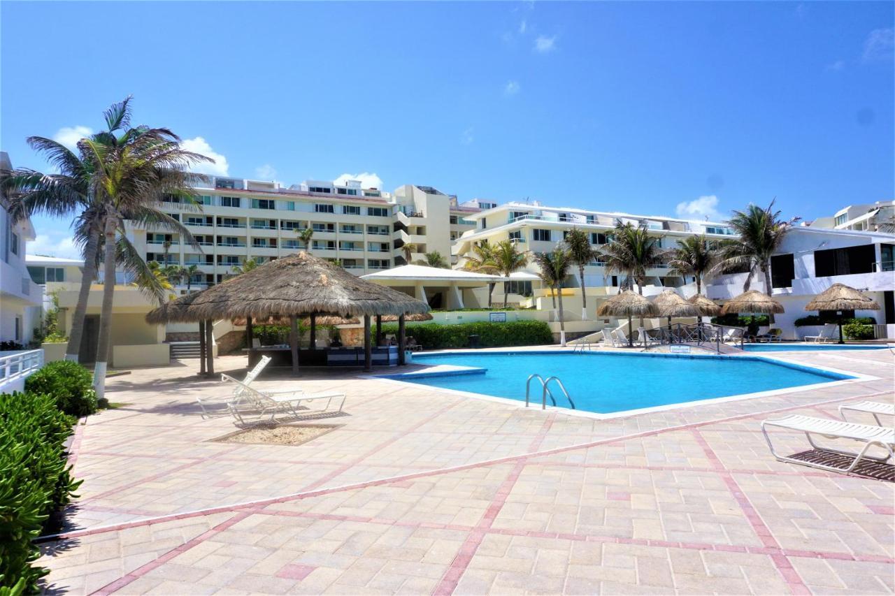 Brisas Beachfront Penthouses Cancún Exterior foto